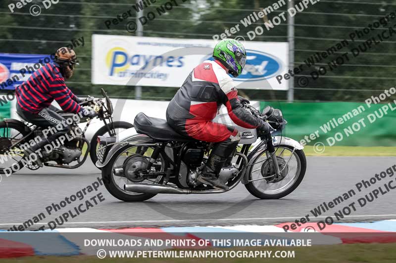 Vintage motorcycle club;eventdigitalimages;mallory park;mallory park trackday photographs;no limits trackdays;peter wileman photography;trackday digital images;trackday photos;vmcc festival 1000 bikes photographs